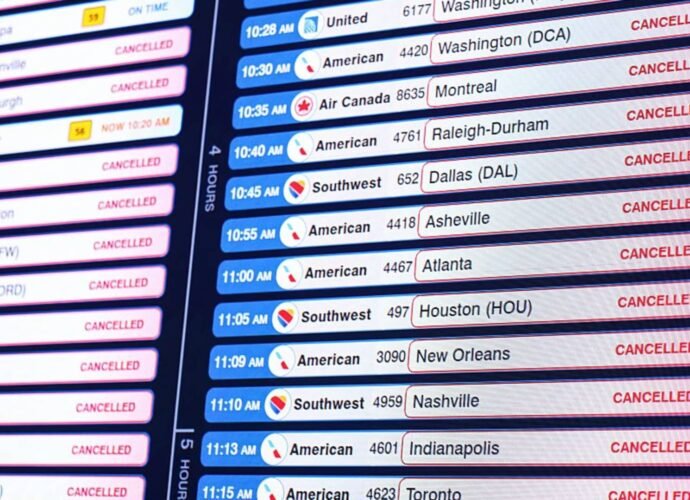 Airlines cancel 14,000 flights as winter storm sweeps U.S.