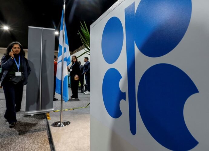 OPEC+ keeps oil output steady amid turmoil among members