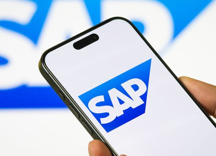 SAP shares fall after reporting disappointing cloud contract value