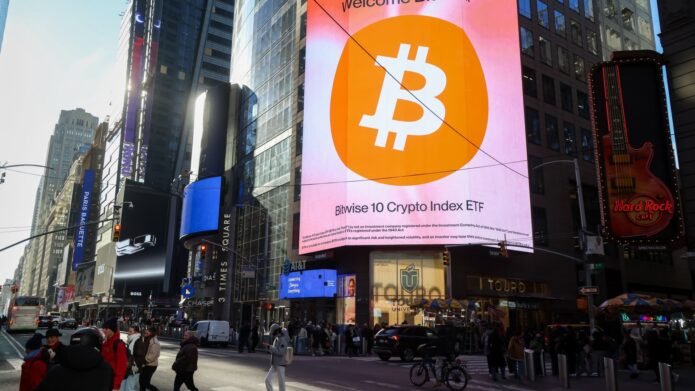 ETF flows are down but don't signal investor panic 3 ETF flows are down but don't signal investor panic