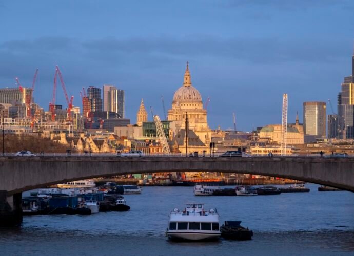 Stoxx 600, FTSE 100, MSC, defense