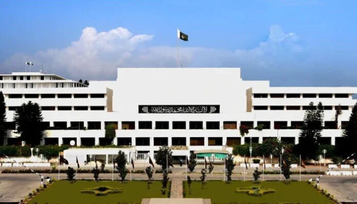 قومی اسمبلی میں لفٹ بند ہوگئی، لفٹ میں پھنسی سیما جیلانی کا مولانا فضل الرحمان سے دلچسپ مکالمہ 40 1561294 043848 updates