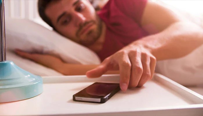 جاگتے ہی موبائل فون کا استعمال دماغی صحت کیلئے کیسا ہے؟ 1 1568974 090314 updates