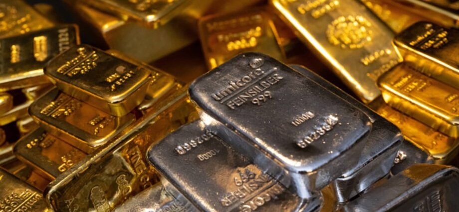 Gold and silver extend losses as oscillating oil prices spark market volatility 1 Gold and silver extend losses as oscillating oil prices spark market volatility