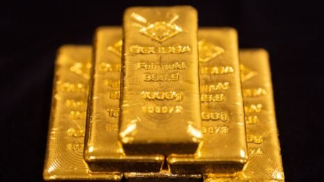 Gold prices are steady after heavy sell-off