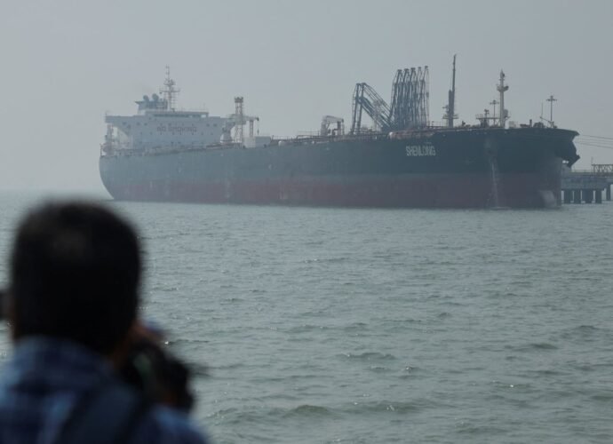 Oil above $100 as as market shrugs off U.S. measures to reduce prices