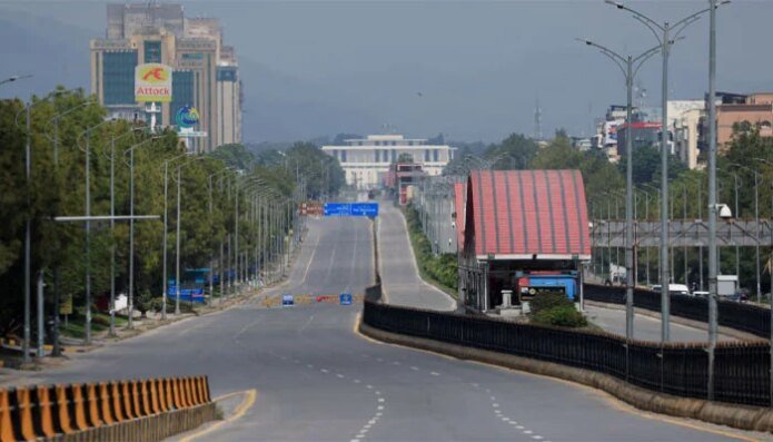 اسلام آباد کی متعدد شاہراہیں بند ہونے پر شہری پریشان، پولیس کی تعاون کی اپیل 1 1573373 045846 updates