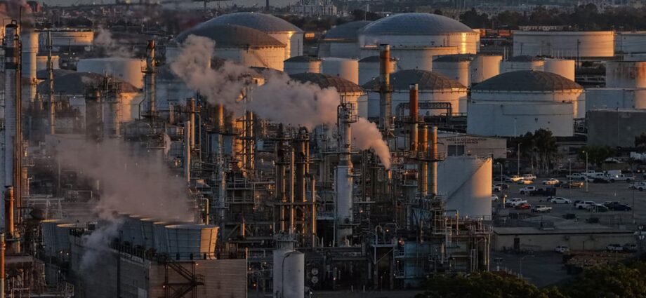 Oil prices plunge after Trump agrees to Iran ceasefire