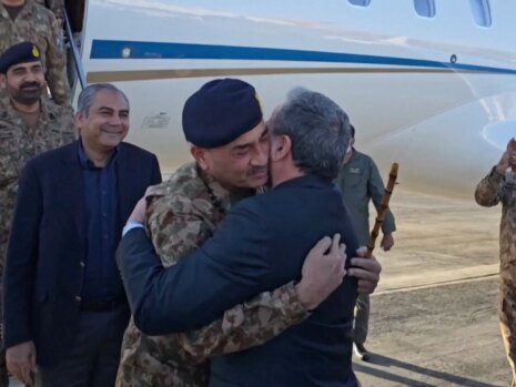 Pakistani army chief in Tehran amid bid to restart US talks | News