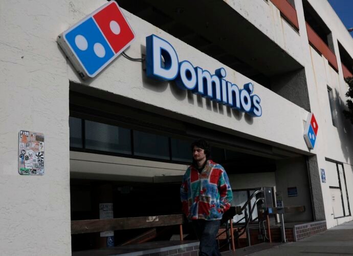 Stock falls on weak sales