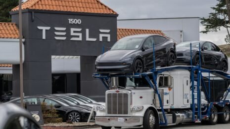Tesla TSLA Q1 2026 vehicle delivery and production numbers