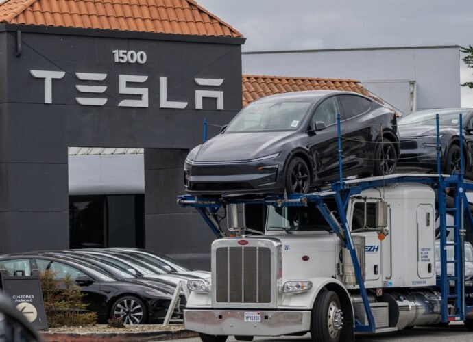 Tesla TSLA Q1 2026 vehicle delivery and production numbers