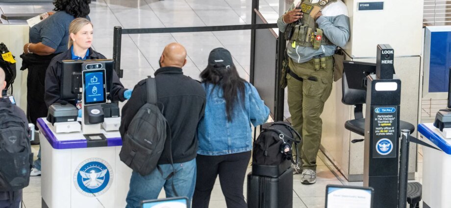 US Congress passes bill to resume funding for DHS and end partial shutdown | Police News