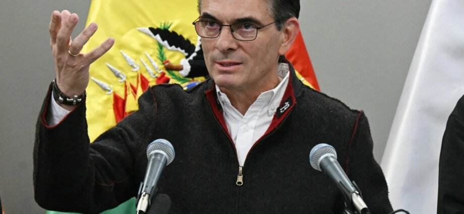 Bolivian president to reshuffle cabinet amid antigovernment protests | Protests News 1 Bolivian president to reshuffle cabinet amid antigovernment protests | Protests News