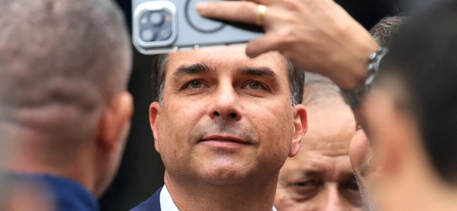 Poll shows Lula and Bolsonaro tied before Brazil’s presidential election | Elections News 1 Poll shows Lula and Bolsonaro tied before Brazil’s presidential election | Elections News